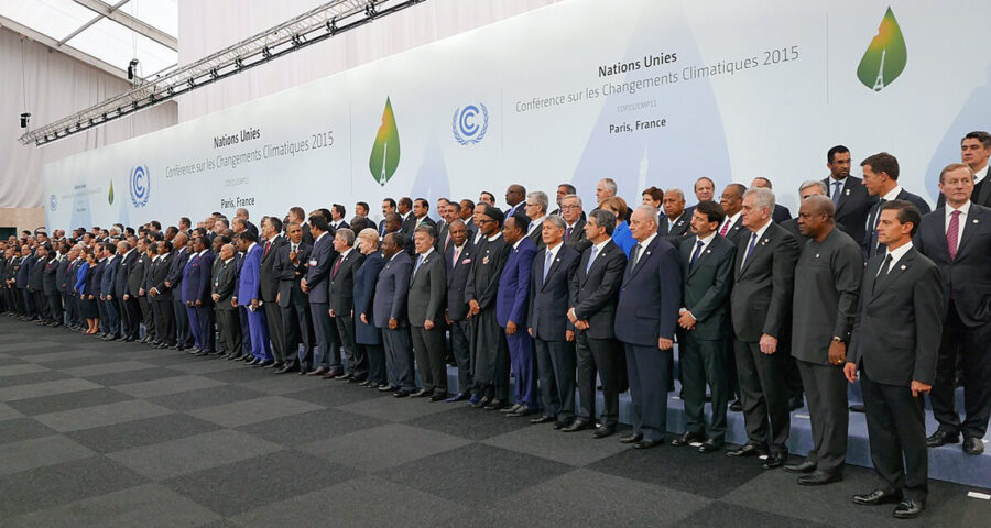 Delegationsleiter auf der Klimakonferenz der Vereinten Nationen 2015 (COP21), die zur Unterzeichnung des Pariser Abkommens führte. Bild: Wikipedia