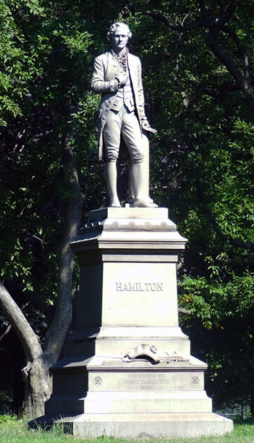 Die Statue von Alexander Hamilton, dem ersten Finanzminister der USA, im Central Park von New York. Bild: Wikipedia/Zeete