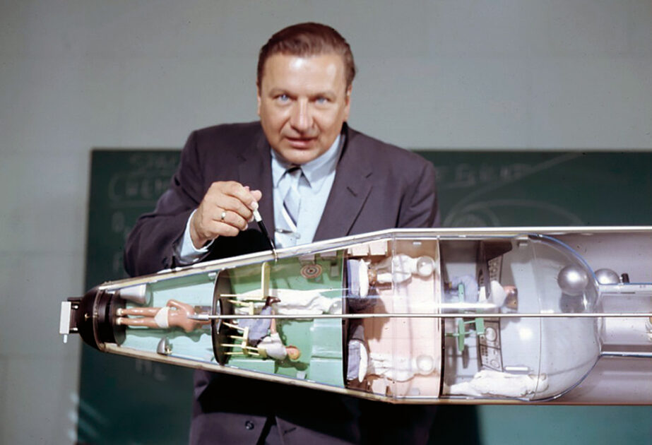 Der Weltraumwissenschaftler Krafft Ehricke betonte die moralische Bedeutung der Weltraumkolonisierung. Sein Freund Lyndon LaRouche pflichtete ihm bei: „Es geht darum, das Identitätsgefühl des Menschen über das hedonistische Hobbes'sche Gezänk im Morast unseres Heimatplaneten hinaus zu erheben.“ Bild: Atlas Collection image (Archiv San Diego Air and Space Museum)