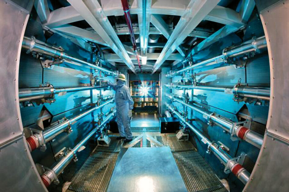 Das Innere der Laser-Anlage NOVA des Lawrence Livermore National Laboratory (LLNL) in Livermore, Kalifornien. Bild: LLNL