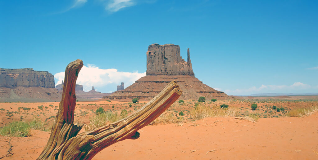 Sinnbild der „amerikanischen Wildnis“: Das Monument Valley, Blick in nordöstlicher Richtung von Arizona nach Utah. Bild: Wikipedia/Huebi