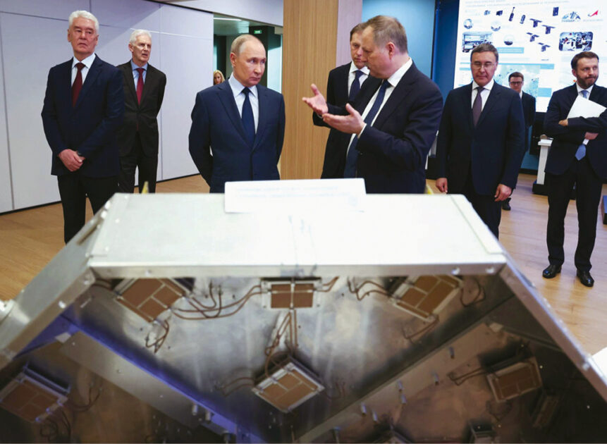 Der russische Präsident Wladimir Putin (Mitte) besuchte Anfang April die Staatliche Technische Bauman-Universität Moskau, wo er über eine mögliche Zusammenarbeit mit den USA sprach. Bild: kremlin.ru