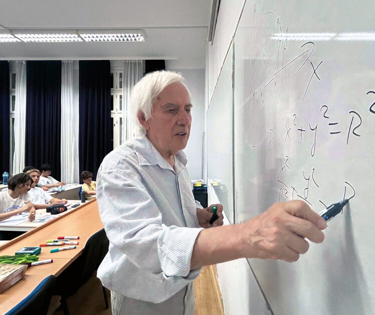 Der pensionierte bulgarische Physiklehrer Teodosi Teodosiew. Bild: Arte